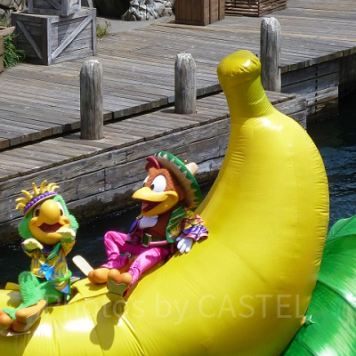 陽気なパンチートはショーやパレードを盛り上げるのもうまい