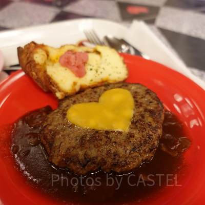 チーズハンバーグ、デミグラスソース