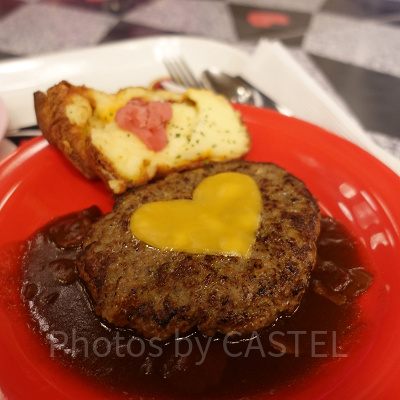 チーズハンバーグ、デミグラスソース