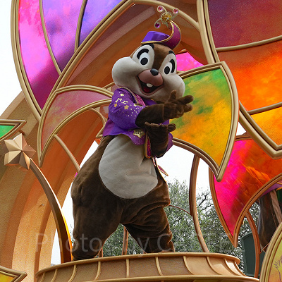 40周年コスチュームを着たチップ