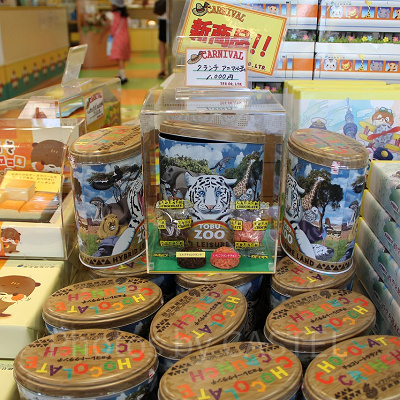 2種類の味が入ったチョコクランチは缶もかわいい