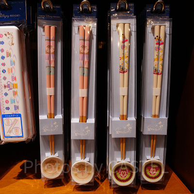 イッツ・ア・スモールワールドの箸（左）