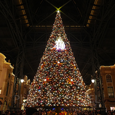 ワールドバザールのクリスマスツリー（2023）