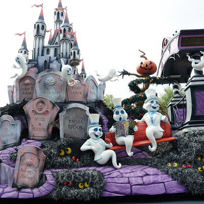 「スプーキー”Boo!”パレード」のシンデレラ城フロート(側面)