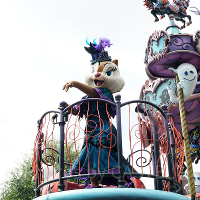 後方にはクラリスが乗っています