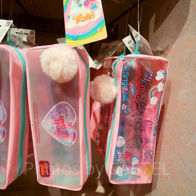 トロールズのポンポン付きクリアポーチ