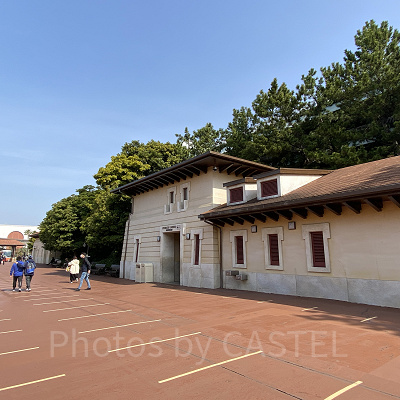 パークエントランス・ノース付近のコインロッカー（パーク外）