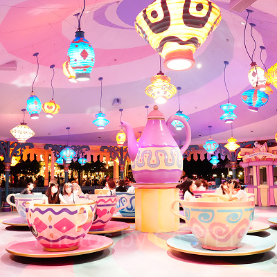 カラフルなティーカップがかわいい♡