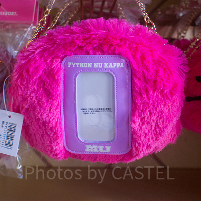 便利なパスケース付き（ポシェット裏）