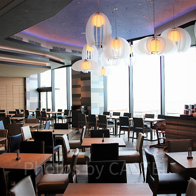 「コーラルテーブル」店内クラゲのライト