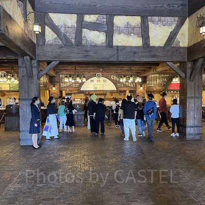 カウンターサービスのレストラン