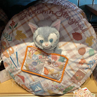 ダッフィー　オータム　クッション　タグ付き 新品 タグ付き オータムスリープオーバー クッション かくれんぼ