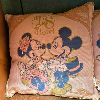 クッション(ファンタジースプリングスホテルグッズ)