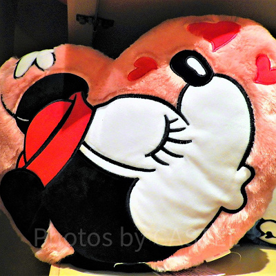 ラブがあふれるクッション