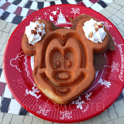 かわいいミッキーシェイプのワッフル