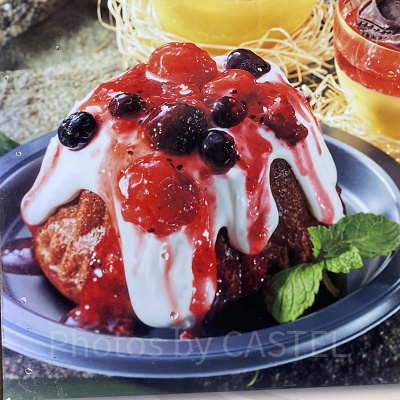 ヴォルケーノ・ケーキ ～ベリー＆ドラゴンフルーツソース～