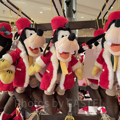 ディズニークリスマスグッズ2023：ぬいぐるみバッジ 2023年11月07日(火)発売