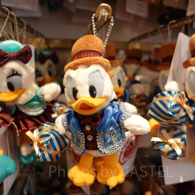 ディズニークリスマスグッズ2022：ぬいぐるみバッジ（ドナルド）