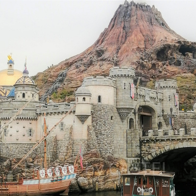 ディズニークイズ：ディズニーシーのシンボル！この火山の名前は？