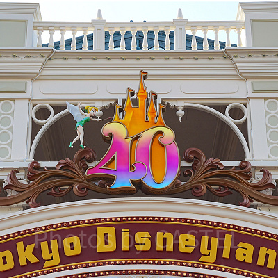 ディズニーリゾート40周年テーマソング「リビングインカラー」