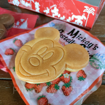 ディズニーシー食べ歩き:ミッキーカステラケーキ(ストロベリー)