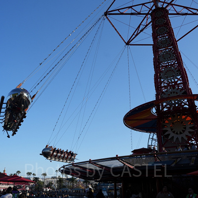 カリフォルニアアナハイムディズニーのアトラクション：ゴールデン・ゼファー
