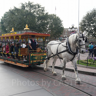カリフォルニアアナハイムディズニーのアトラクション：メインストリート・ビークル