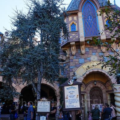 カリフォルニアアナハイムディズニーのアトラクション：白雪姫の魔法の願い