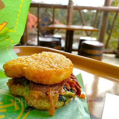 ディズニーランド食べ歩き：おにぎりサンド