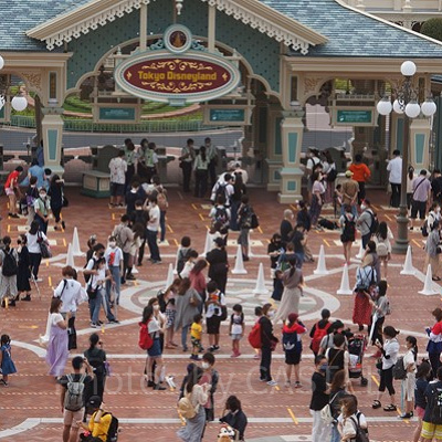 再開後のディズニーランドエントランス