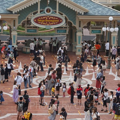 ディズニーランドのエントランス