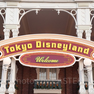 ディズニーランドのエントランス