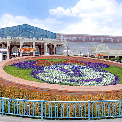 ディズニーランドのエントランス