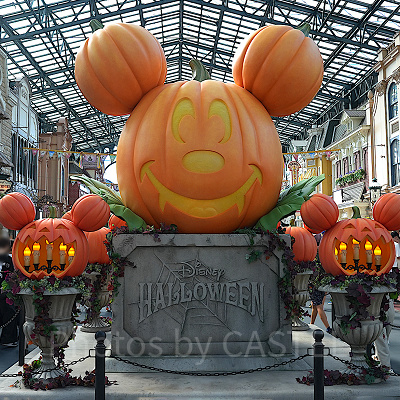 ディズニーランドのハロウィンデコレーション