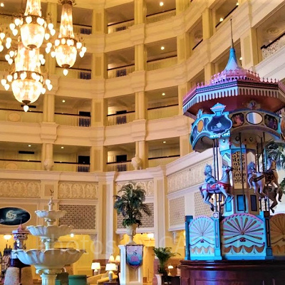 ディズニーランドホテルのロビー