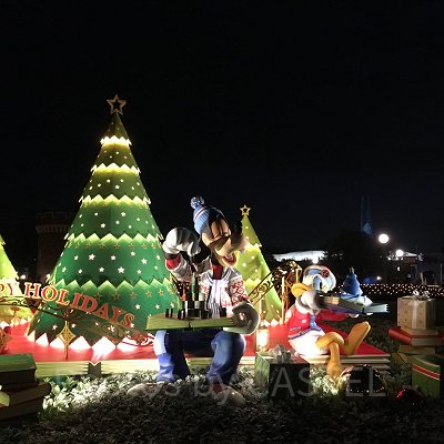 クリスマスシーズンのディズニーランド