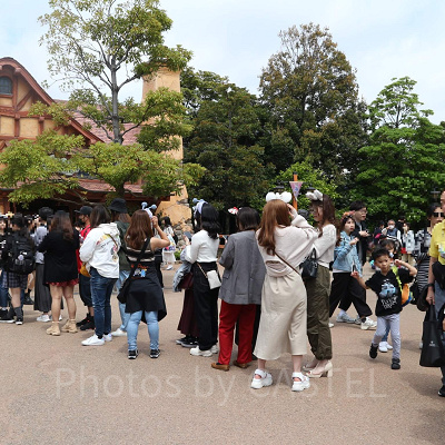 ディズニーランド5月混雑状況レポート：「美女と野獣“魔法のものがたり”」待ち列(12:00頃)