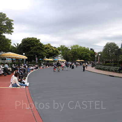 ディズニーランド5月混雑状況レポート：シンデレラ城前プラザ(10:00頃)