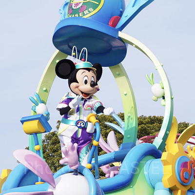 ディズニーランドのパレードの様子