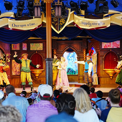 カリフォルニア・アナハイムディズニーランドリゾートのショー：ロイヤルシアターのラプンツェルショー