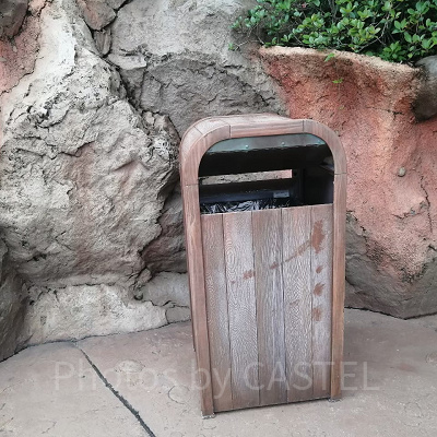 ディズニーランドのゴミ箱（トラッシュカン）