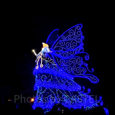 ディズニーランドの人気パレード「エレクトリカルパレード・ドリームライツ」