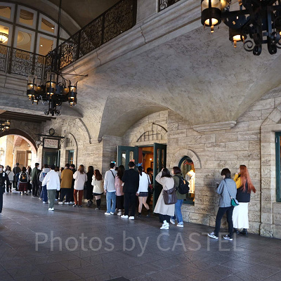 ディズニーシー3月混雑状況レポート:フィガロズ・クロージアーの待ち列(10:00頃)