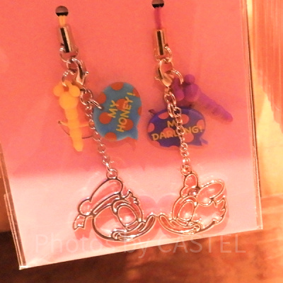 ドナルド＆デイジーのイヤホンジャック付きストラップ