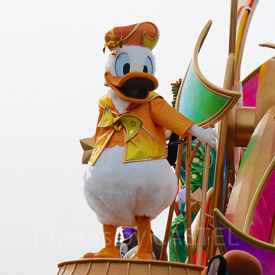 40周年コスチュームを着たドナルドダック