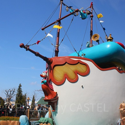 ドナルドの大きな帽子が屋根になっています