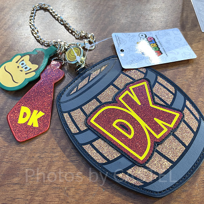 ドンキーコングのチャーム&リール付きチケットホルダー