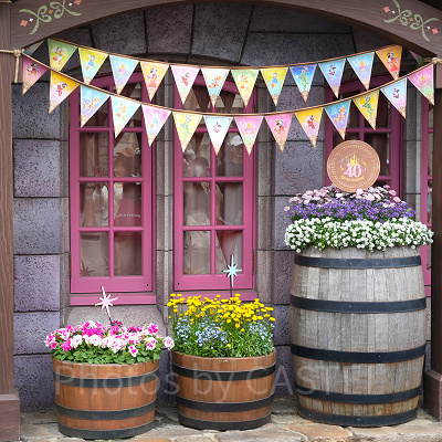 ディズニーランドの「ブレイブリトルテイラー・ショップ」に飾られたドリームガーランド