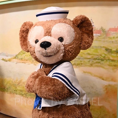 グリーティングするダッフィー