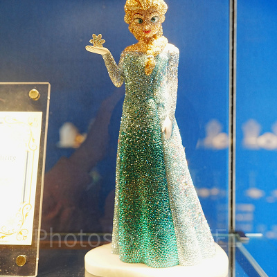 エルサのフィギュア